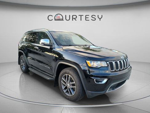 Used 2017 Jeep Grand Cherokee Limited w/ Trailer Tow Group IV AWD/4WD image 4