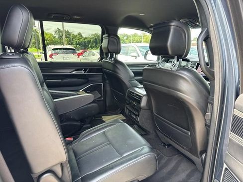 Used 2024 Jeep Wagoneer Series III AWD/4WD image 14