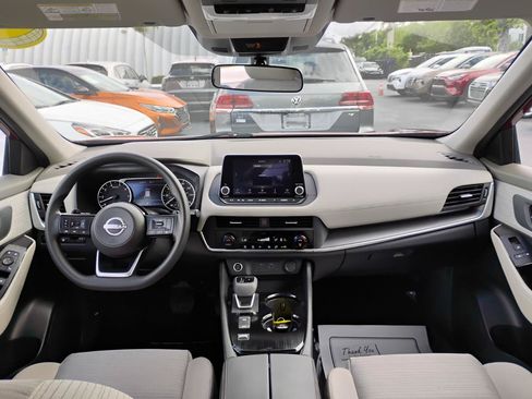 Used 2023 Nissan Rogue SV FWD image 17