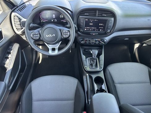 Used 2025 Kia Soul LX w/ LX Technology Package FWD image 21