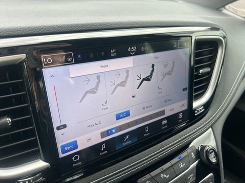 New 2026 Chrysler Pacifica Select AWD/4WD image 14