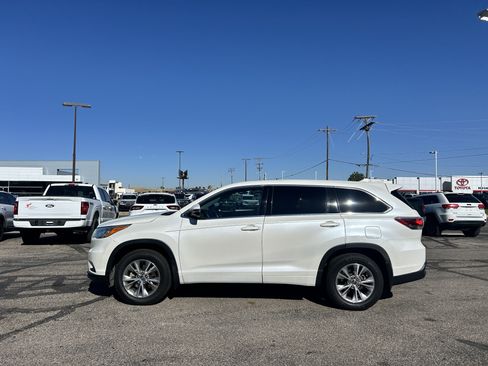 Used 2016 Toyota Highlander Plus AWD/4WD image 2