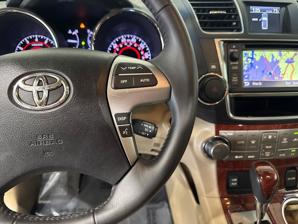 Used 2013 Toyota Highlander Limited AWD/4WD image 35