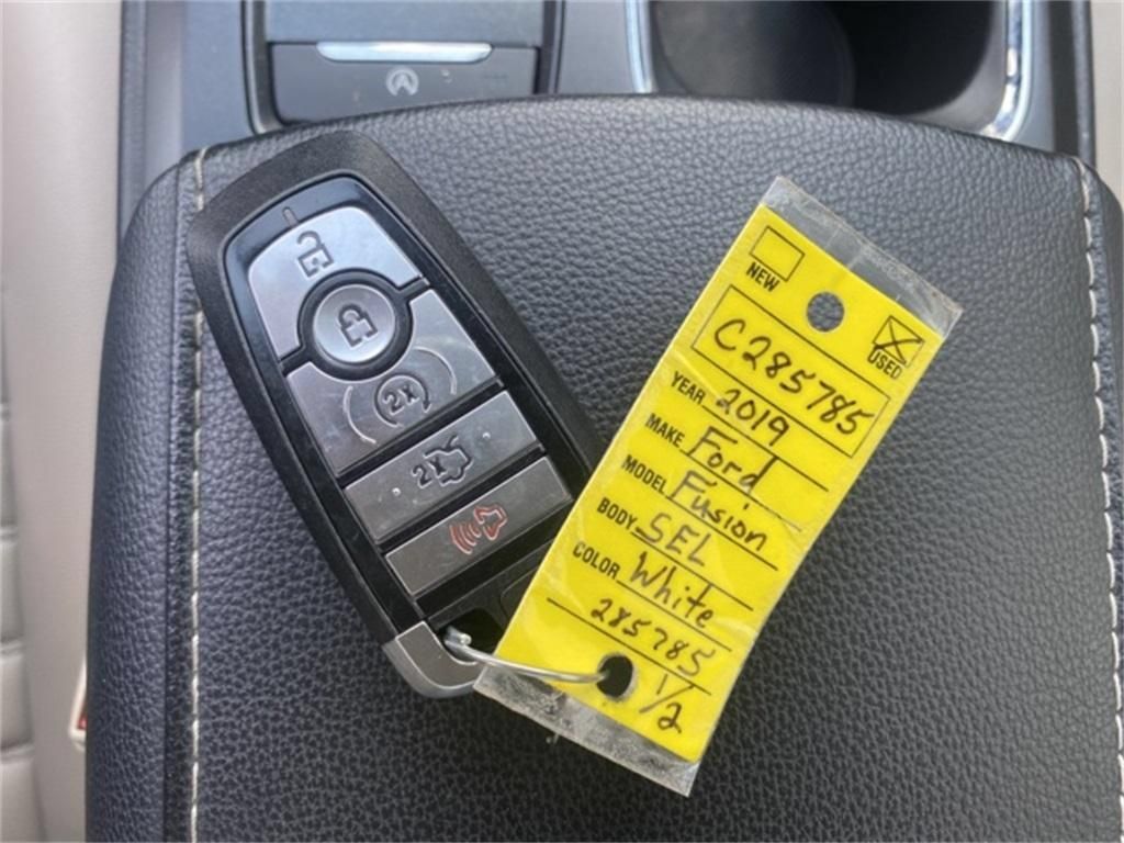 Used 2019 Ford Fusion SEL FWD image 22