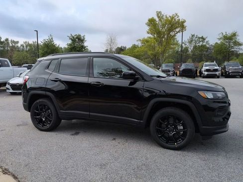 New 2026 Jeep Compass Latitude image 2