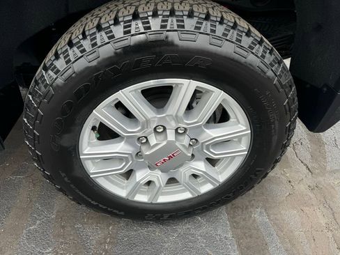 Used 2022 GMC Sierra 2500 SLE w/ SLE Value Package; image 6