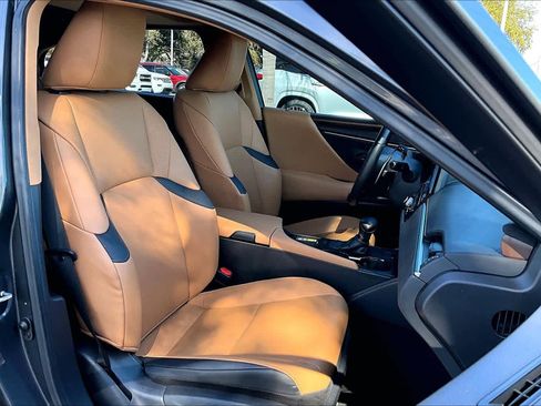 Used 2024 Lexus ES 350 w/ Premium Package image 9