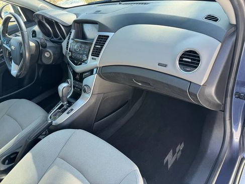Used 2014 Chevrolet Cruze LT image 23