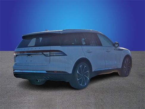Used 2022 Lincoln Aviator Reserve w/ Equipment Group 201A image 4