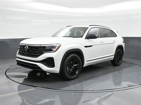 New 2026 Volkswagen Atlas Cross Sport SEL R-Line image 3