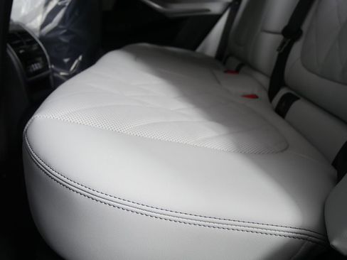 Used 2026 BMW X5 sDrive40i w/ Executive Package RWD image 15