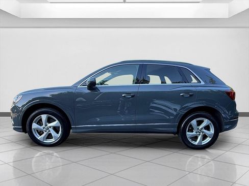 Used 2020 Audi Q3 2.0T Premium w/ Convenience Package AWD/4WD image 2
