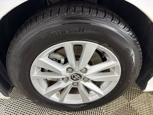 Used 2025 Toyota Camry LE image 11