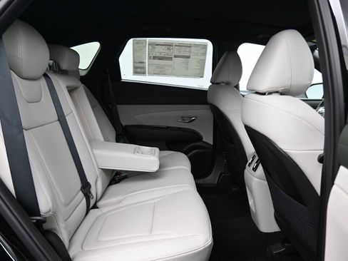 Certified 2025 Hyundai Tucson Limited image 12