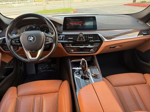 Used 2019 BMW 530e w/ Convenience Package image 9