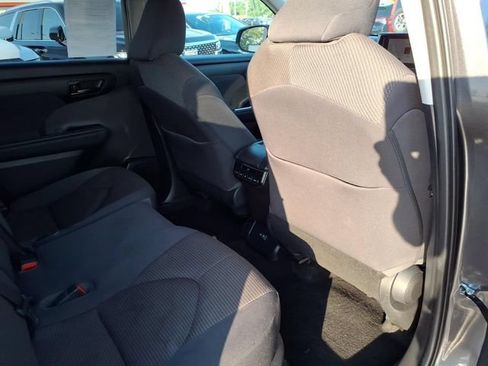 Used 2023 Toyota Highlander L FWD image 22
