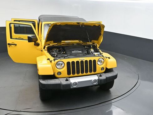 Used 2015 Jeep Wrangler Unlimited Sahara w/ Connectivity Group image 53