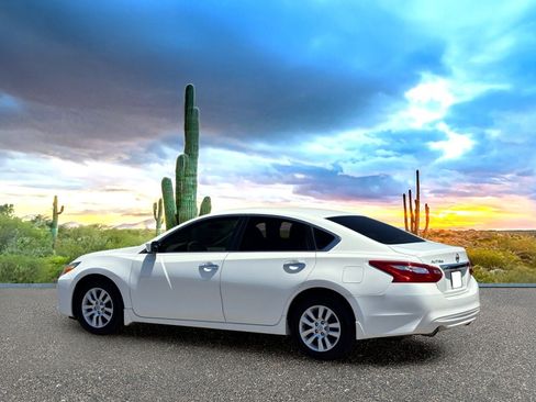 Used 2016 Nissan Altima 2.5 S w/ Power Driver Seat Package FWD image 4