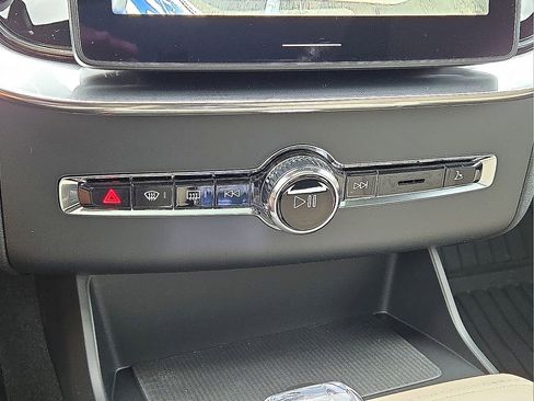 New 2026 Volvo XC90 B5 Plus image 28