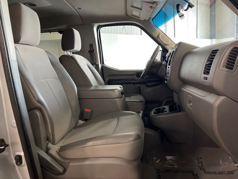 Used 2017 Nissan NV 3500 SV RWD image 14