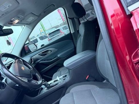 Used 2021 Chevrolet Traverse LT image 12