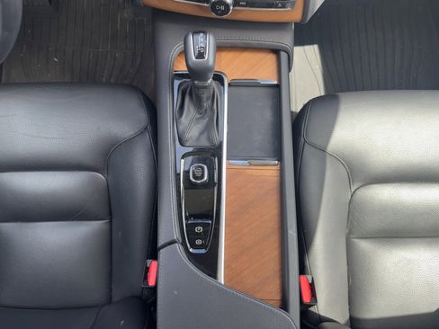 Certified 2022 Volvo XC90 T6 Momentum w/ Advanced Package image 36