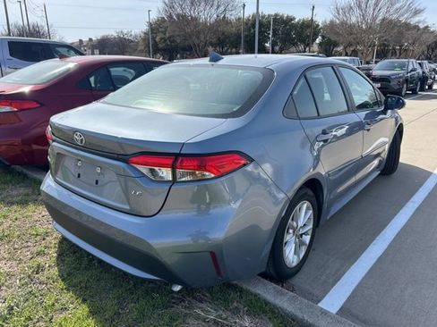 Used 2022 Toyota Corolla LE w/ LE Convenience Package image 3