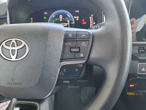 Used 2025 Toyota Camry LE FWD image 14