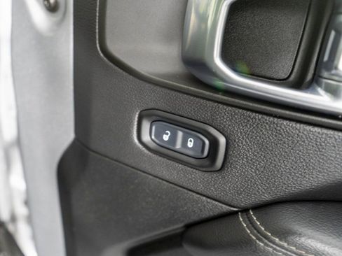 Used 2021 Jeep Wrangler Unlimited Sahara image 9