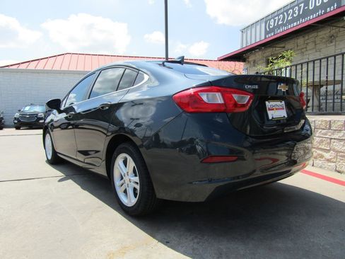 Used 2017 Chevrolet Cruze LT FWD image 3