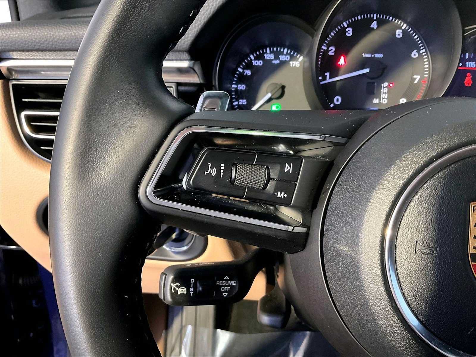 Certified 2023 Porsche Macan AWD/4WD image 27