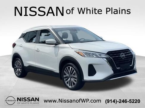 Certified 2023 Nissan Kicks SV FWD image 3