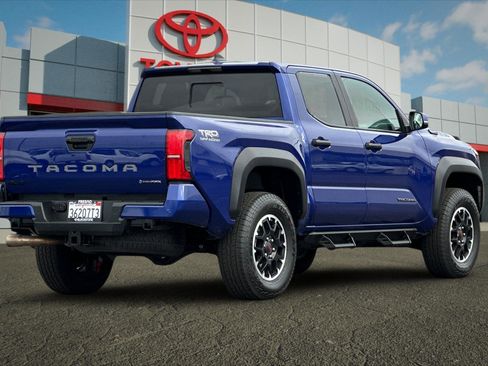 Used 2025 Toyota Tacoma TRD Off-Road w/ TRD Off Road Upgrade Package image 3