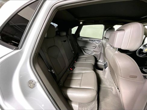 Used 2026 Porsche Macan AWD/4WD image 19