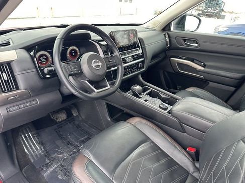 Used 2023 Nissan Pathfinder Platinum image 37