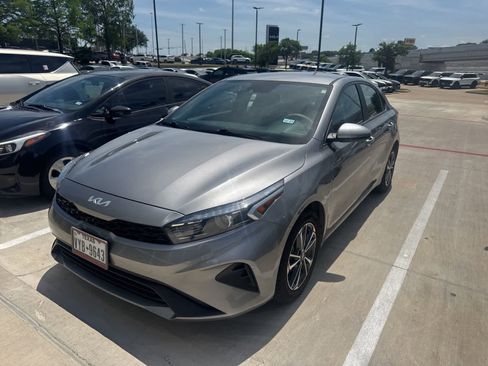 Certified 2022 Kia Forte LXS FWD image 12