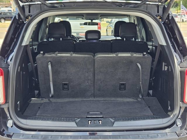 Used 2023 Ford Explorer XLT w/ Equipment Group 202A RWD image 12