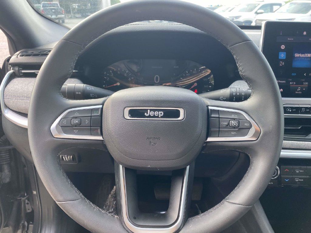 Used 2024 Jeep Compass Latitude AWD/4WD image 18
