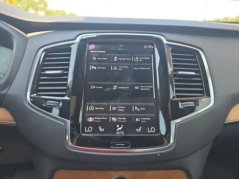 Used 2022 Volvo XC90 T6 Momentum w/ Advanced Package AWD/4WD image 29