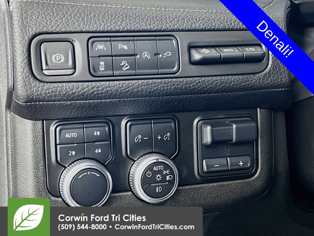 Used 2021 GMC Yukon Denali w/ Denali Premium Package AWD/4WD image 20