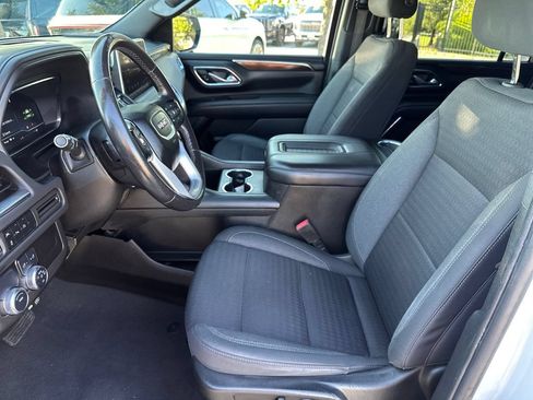 Used 2023 GMC Yukon XL SLE w/ Gmc Pro Safety Plus Package RWD image 17