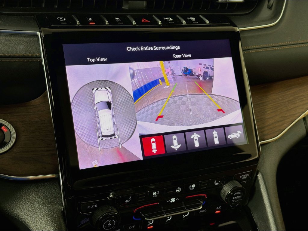 Used 2025 Jeep Grand Cherokee L Summit w/ Luxury Tech Group V AWD/4WD image 14