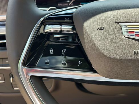 New 2026 Cadillac Escalade ESV Luxury AWD/4WD image 30
