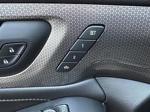 Used 2023 Chevrolet Traverse Premier image 19