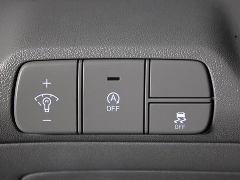 Certified 2025 Hyundai Elantra SE FWD image 24