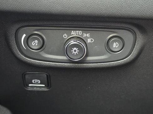 Used 2024 GMC Terrain SLT FWD image 18