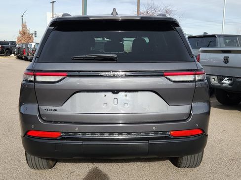 Certified 2024 Jeep Grand Cherokee Altitude image 11