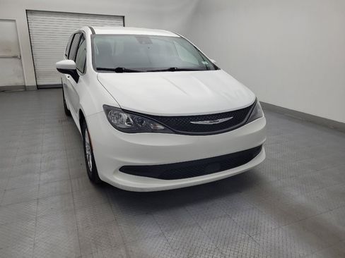 Used 2023 Chrysler Voyager LX FWD image 14
