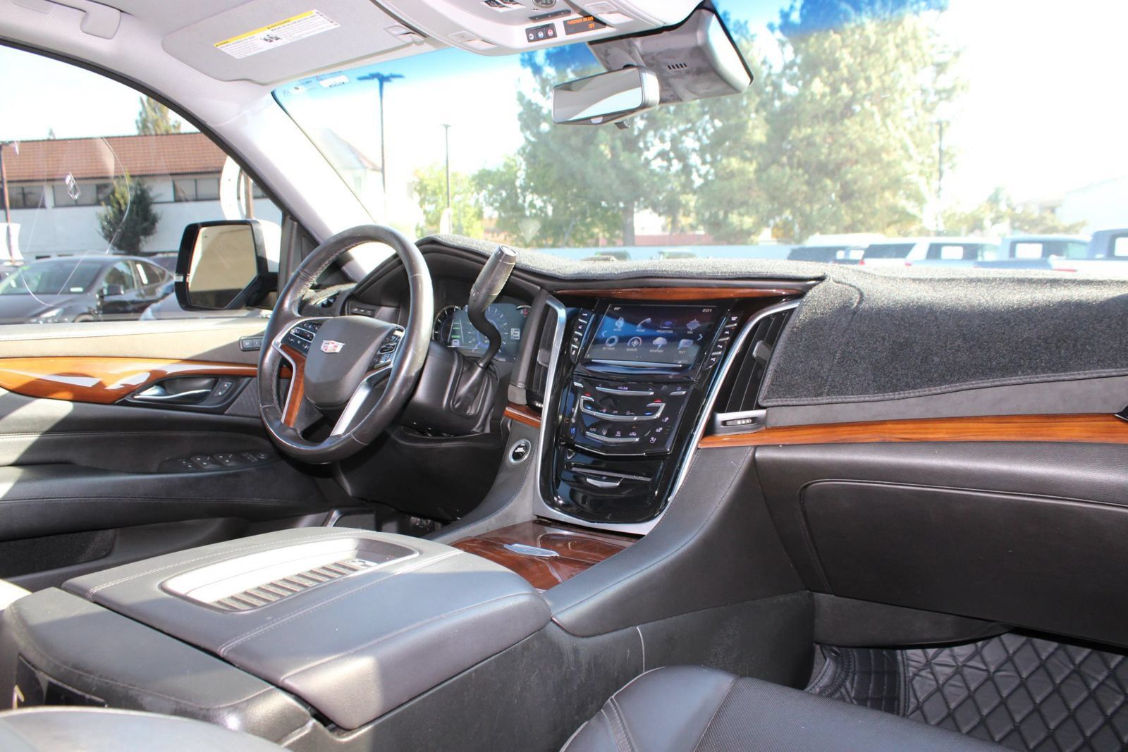 Used 2018 Cadillac Escalade ESV Luxury AWD/4WD image 37