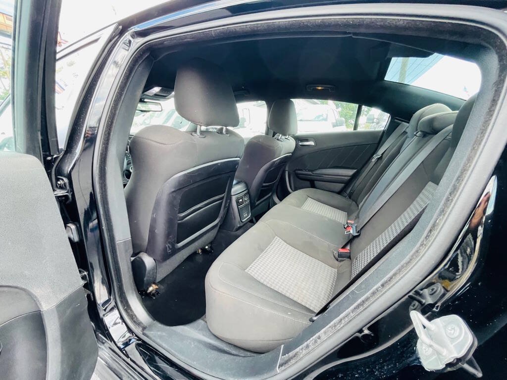 Used 2022 Dodge Charger R/T w/ Blacktop Package RWD image 16